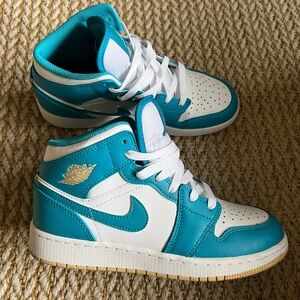 *LIKE NEW* Air Jordan 1 Mid